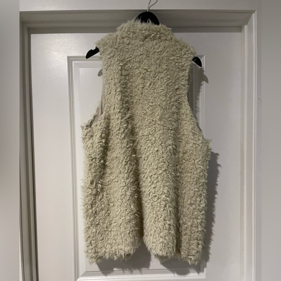 Cream Sherpa Vest - Picture 4 of 6